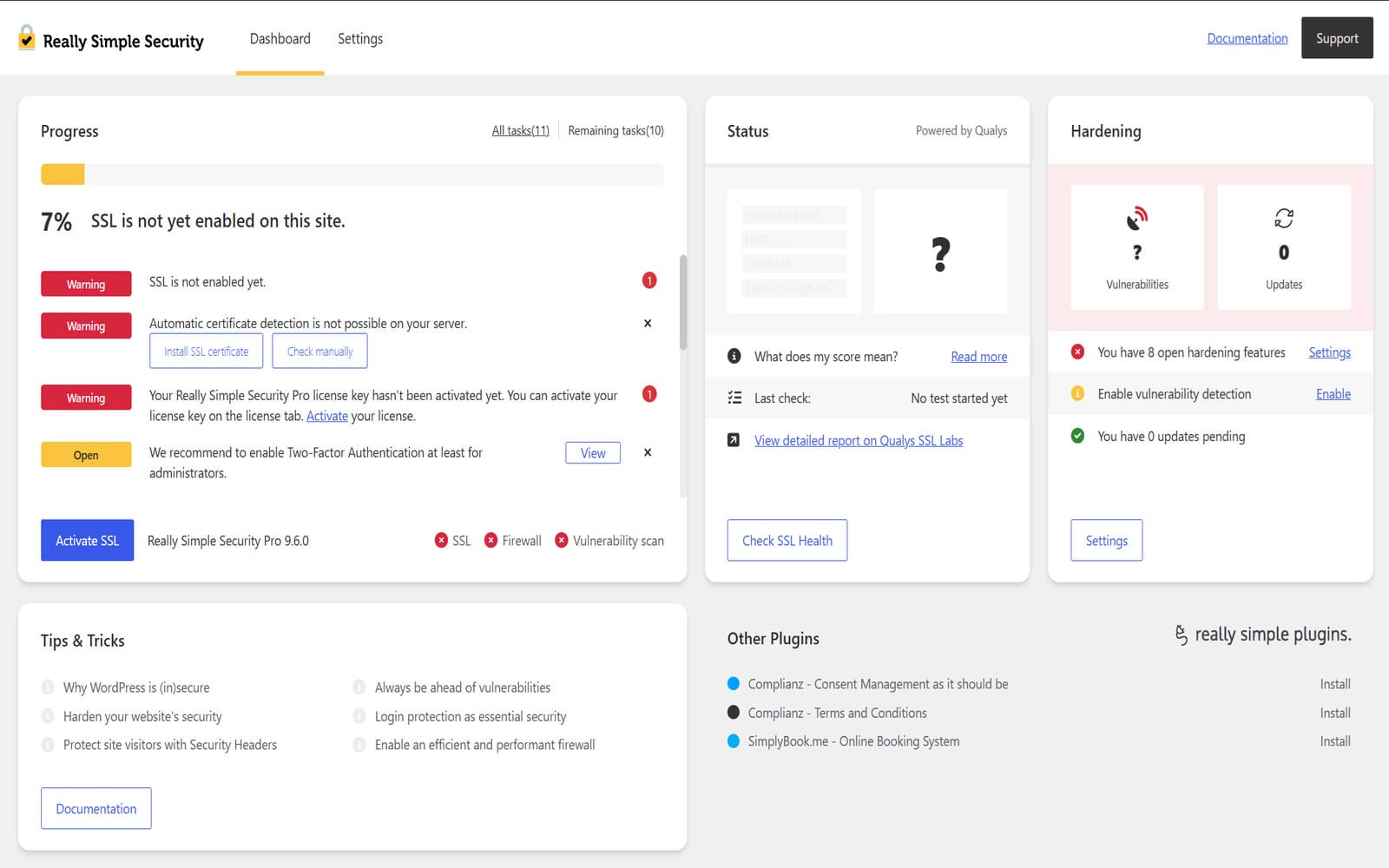 Wtyczka Really Simple SSL Pro Panel główny Really Simple Security Pro z widocznym wskaźnikiem postępu aktywacji SSL, sekcją Hardening i sekcją Status opartą na skanach Qualys